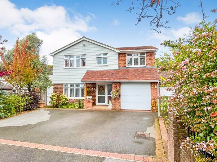 4 Bedroom Detached House For Sale In Hemdean Gardens, West End, Southampton, SO30