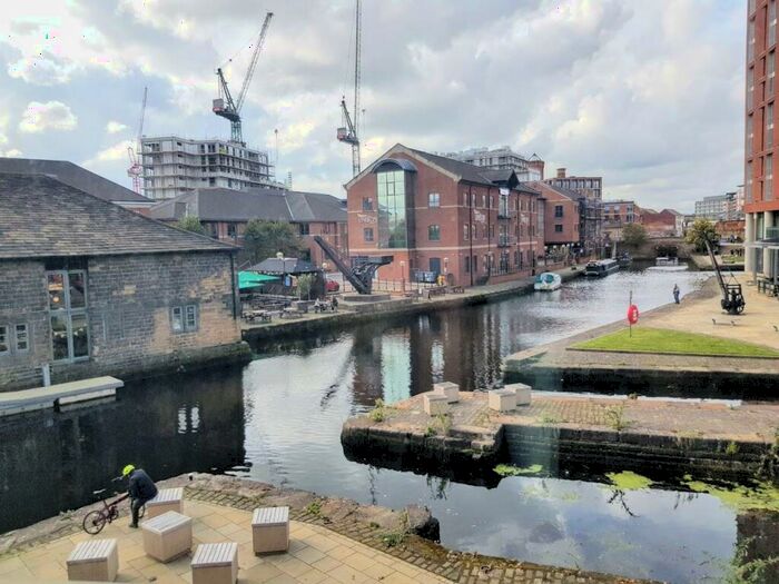 2 Bedroom Flat To Rent In Wharf Approach, Leeds, West Yorkshire, Uk, LS1