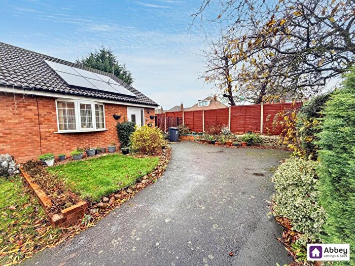 2 Bedroom Semi-Detached Bungalow For Sale In Warren Avenue, Leicester, LE4