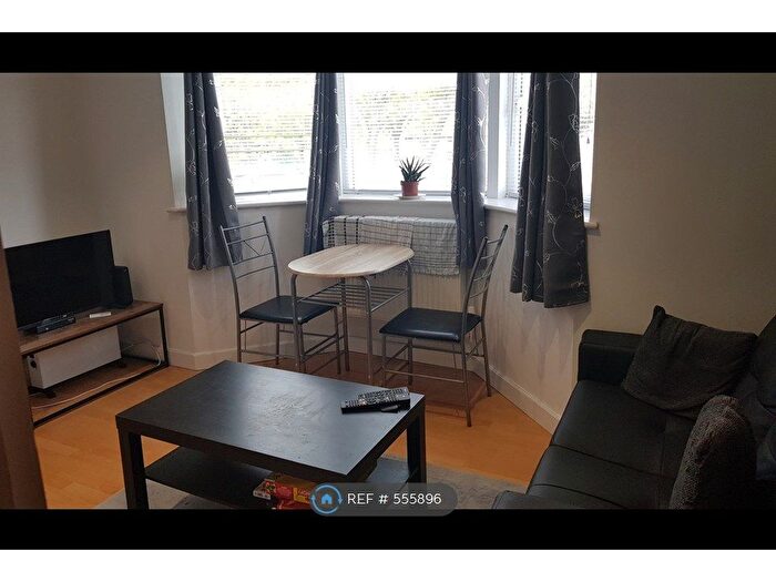2 Bedroom Flat To Rent In Hillfields, Bristol, BS16