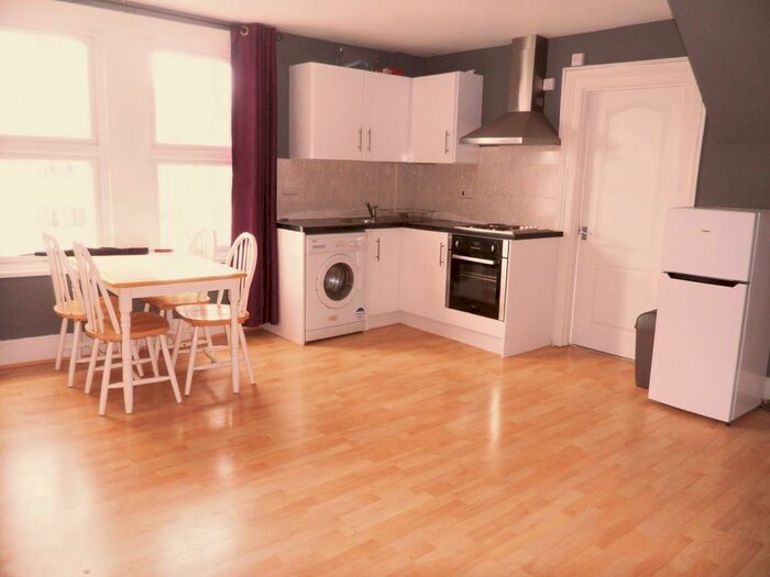 Studio To Rent In Manor Road, Twickenham, TW2