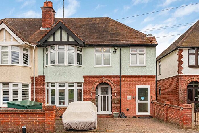 4 Bedroom Semi Detached House For Sale In Victoria Road, Caversham, Reading, RG4