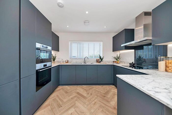4 Bedroom Semi-Detached House For Sale In Kinloch Road, Cambridge, Cambridge, CB1