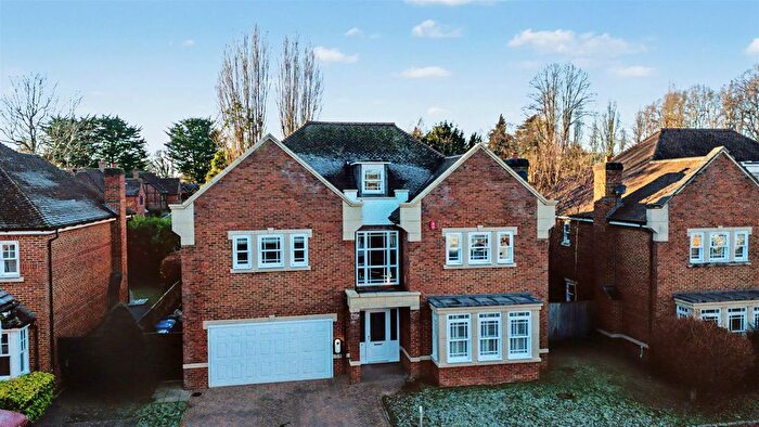 5 Bedroom Detached House For Sale In Endfield Place, Sandis Platt, Maidenhead, SL6