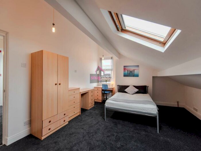 2 Bedroom Flat To Rent In Barrfield Road, Salford, Manchester, M6