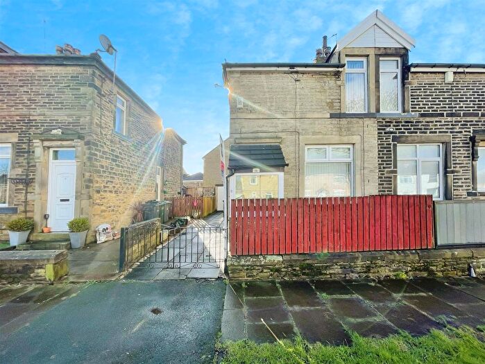 2 Bedroom Semi-Detached House For Sale In Wharncliffe Drive Bradford, BD2