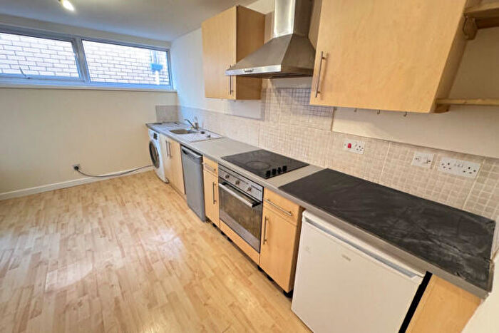 2 Bedroom Flat To Rent In Victoria House Cardiff, CF11