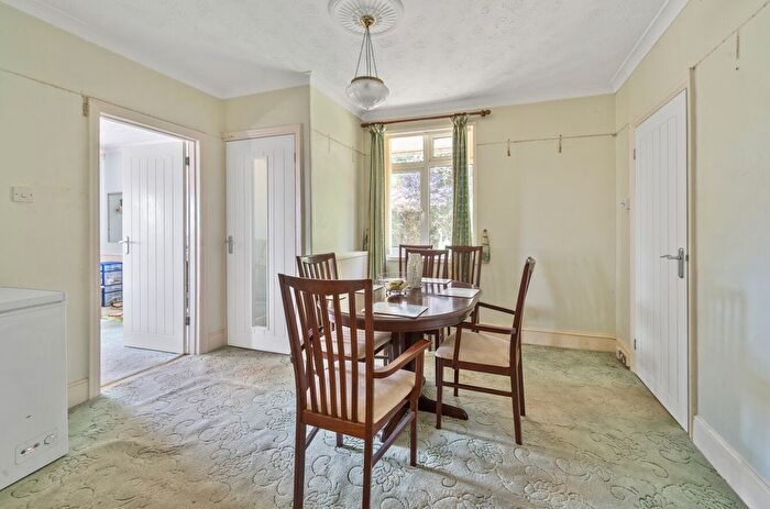 2 Bedroom Semi-Detached Bungalow For Sale In Pines Road, Paignton, Devon, TQ3