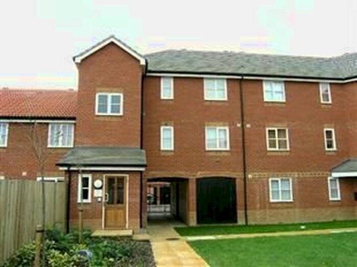 2 Bedroom Flat To Rent In Jacobs Oak, Ashford, TN24
