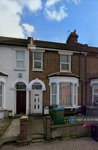 3 Bedroom Terraced House To Rent In Woolwich Road, London, SE7