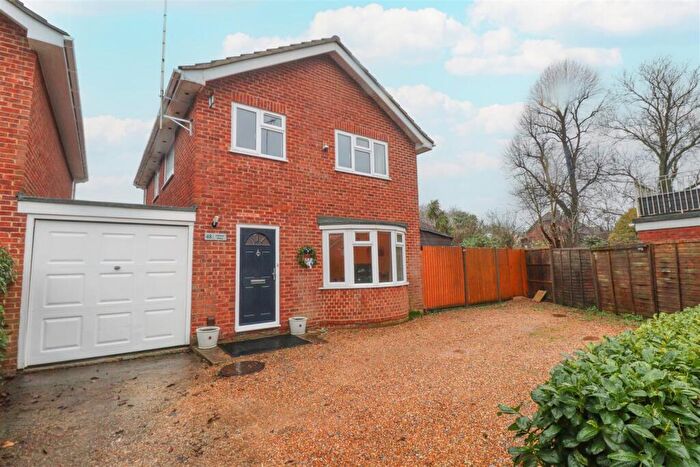 4 Bedroom Detached House For Sale In Ashbury Drive, Blackwater, Camberley, GU17