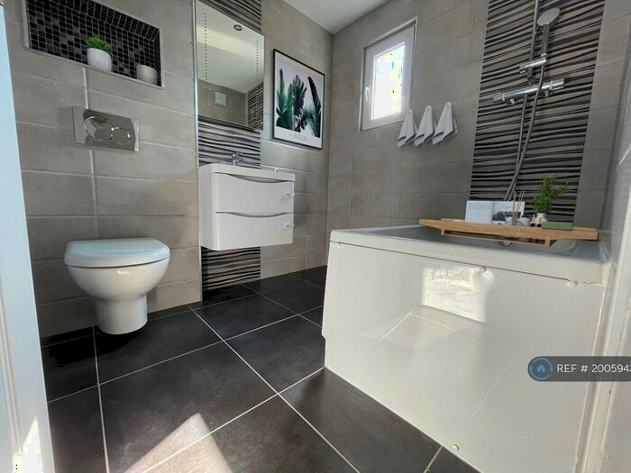 3 Bedroom Terraced House To Rent In Beaulieu Court, Basingstoke, RG21