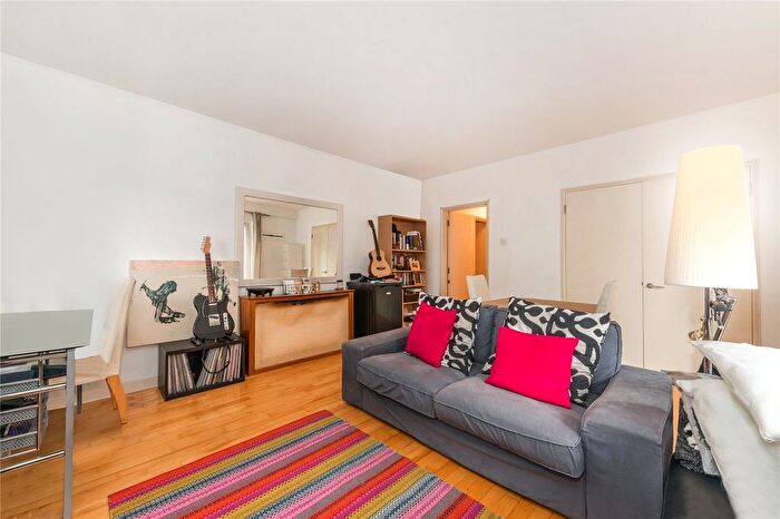 2 Bedroom Flat For Sale In Rosebery Court, Covent Garden, EC1R
