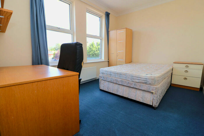 5 Bedroom Semi-Detached House To Rent In Portswood Road, Southampton, SO17