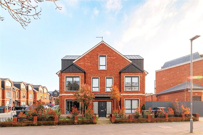 4 Bedroom House To Rent In Lower Marsh Lane, Kingston Upon Thames, KT1