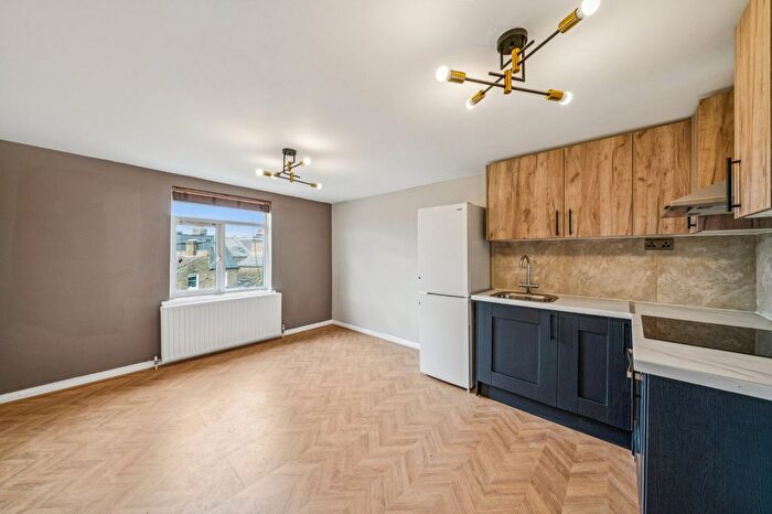 2 Bedroom Flat To Rent In Allfarthing Lane, Wandsworth, SW18