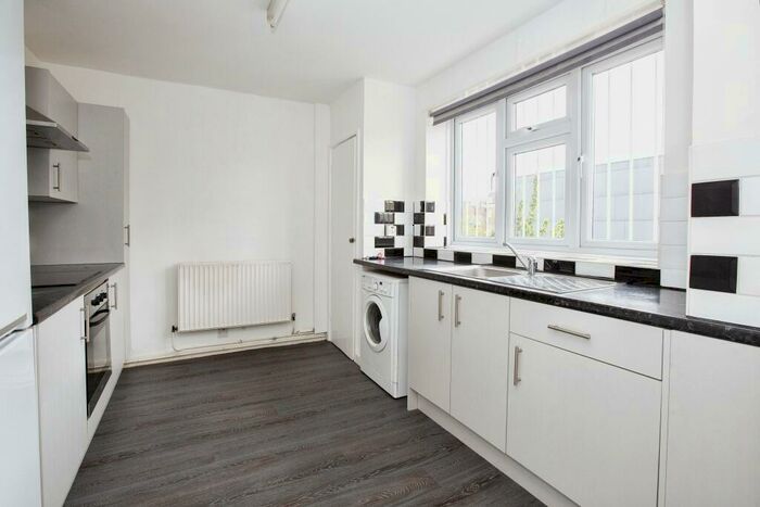 3 Bedroom Flat To Rent In Devonshire Hall, Frampton Park Road, E9