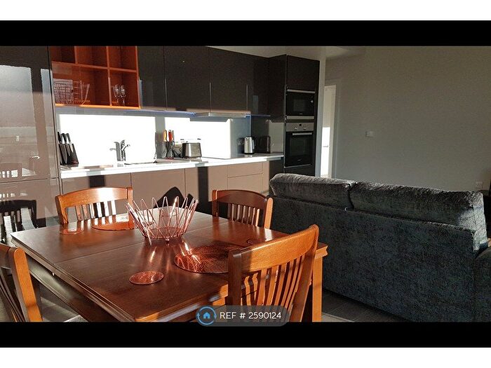 2 Bedroom Flat To Rent In Glasshouse Gardens, London, E20