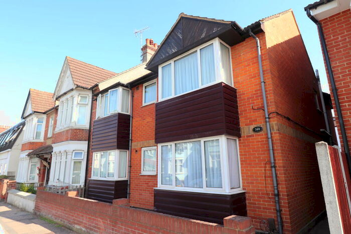 1 Bedroom Apartment To Rent In Westcliff On Sea, SS0