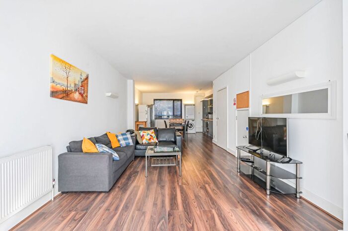 4 Bedroom Property To Rent In Old Library Court, Bow, London, E14