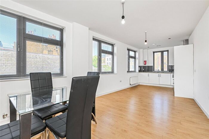 1 Bedroom Flat To Rent In A Walworth Road, London, SE17