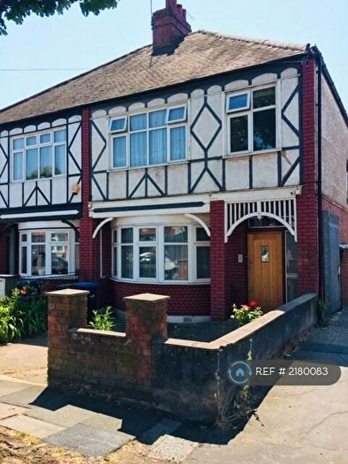 4 Bedroom Semi-Detached House To Rent In Ecclesbourne Gardens, London, N13