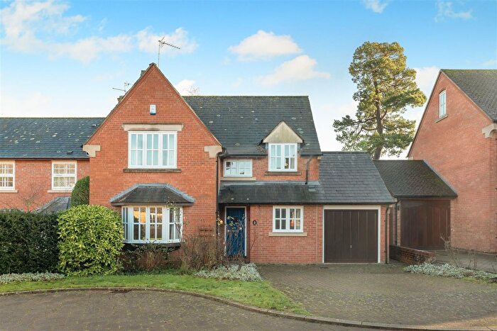 4 Bedroom Detached House For Sale In Lake Walk, Adderbury, Banbury, OX17