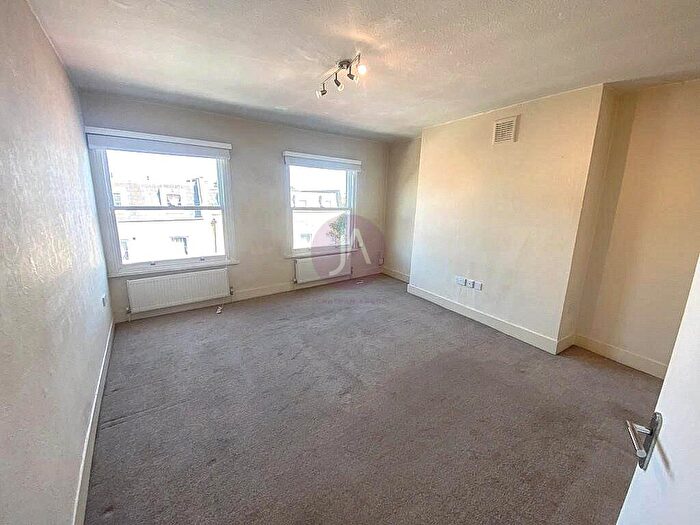 2 Bedroom Apartment To Rent In Hornsey Road, Hornsey, London, N19