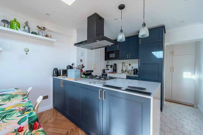 3 Bedroom Flat To Rent In Claudia Place, Southfields, London, SW19