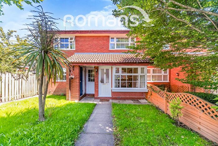 2 Bedroom Flat To Rent In Lysander Close, Woodley, Reading, RG5