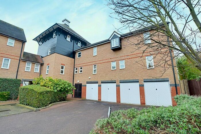 2 Bedroom Flat To Rent In Mitre Court, Hertford, SG14