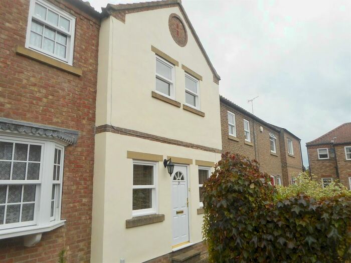 2 Bedroom Town House To Rent In Waterside, Ripon, HG4
