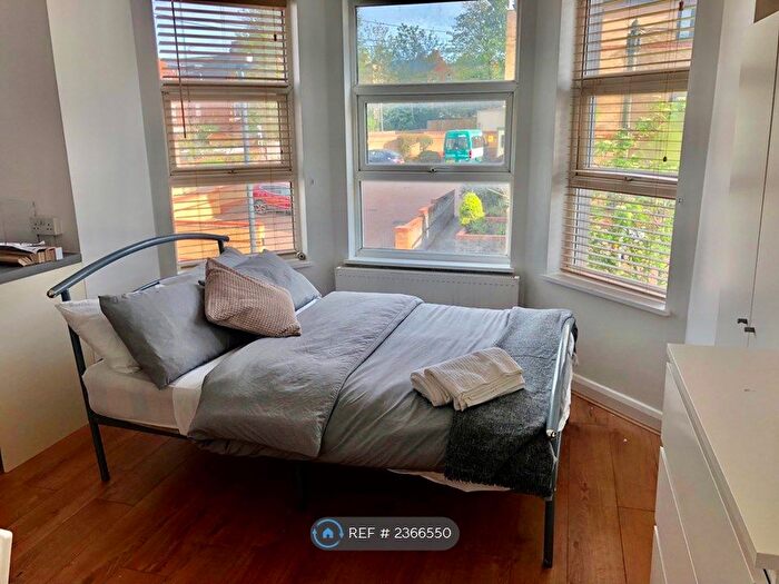 Studio To Rent In Harlesden, London, NW10