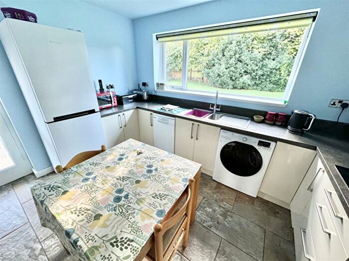 2 Bedroom Detached Bungalow For Sale In The Avenue, Sutton-In-Ashfield, NG17
