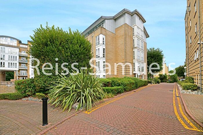 3 Bedroom Flat To Rent In St Davids Square, Isle Of Dogs, Docklands, London, E14