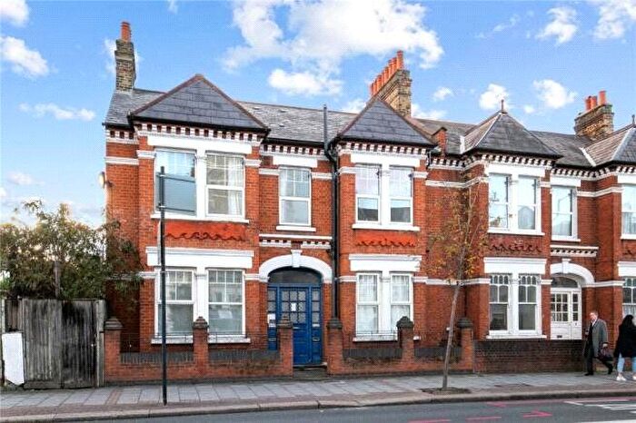 2 Bedroom Flat To Rent In Tooting Bec, London, SW17