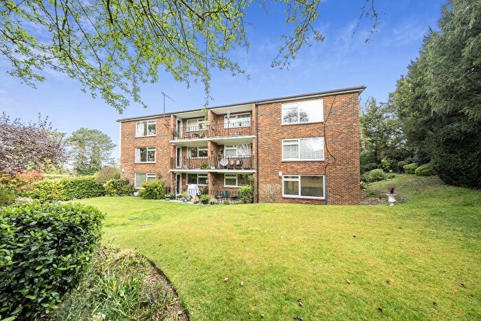 2 Bedroom Flat For Sale In Beech Avenue, Sanderstead, Surrey, CR2