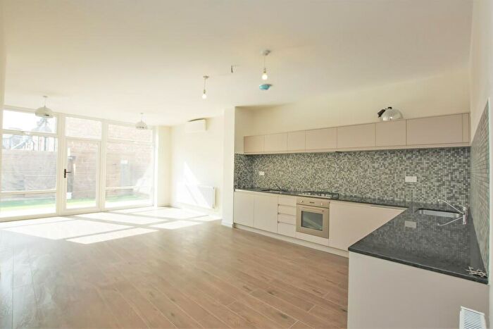 2 Bedroom Apartment To Rent In Glebe Crescent, Hendon, NW4