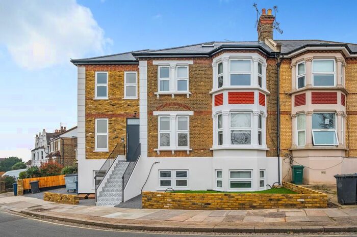 2 Bedroom Flat To Rent In Sunningfields Crescent, Hendon, NW4