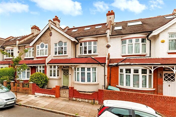 3 Bedroom Flat To Rent In Montana Road, London, SW17