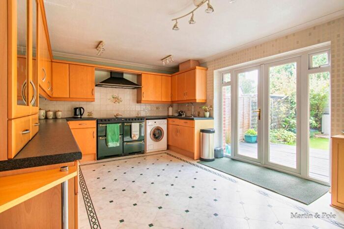 3 Bedroom Town House For Sale In Hazel Drive, Woodley, Reading, RG5