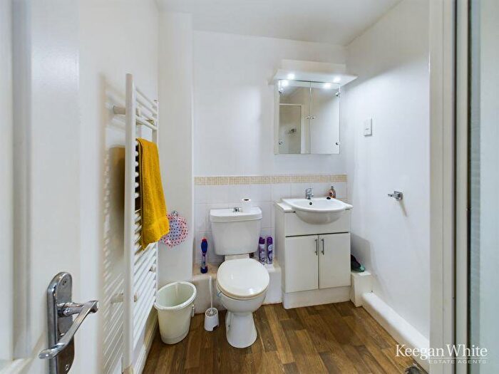 2 Bedroom Apartment For Sale In Spring Gardens Road, High Wycombe, HP13