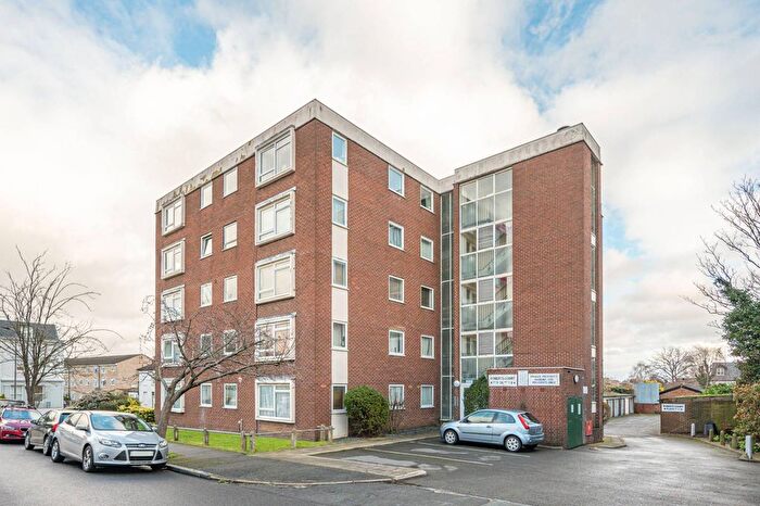 2 Bedroom Flat To Rent In Maple Road, Penge, London, SE20