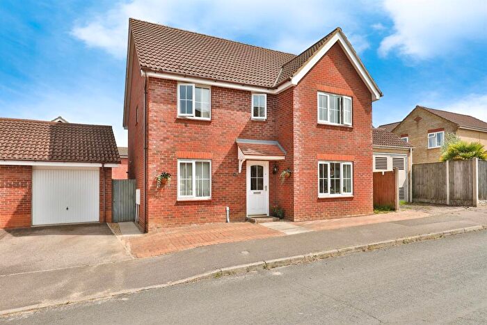 5 Bedroom Detached House For Sale In Desborough Way, Norwich, NR7