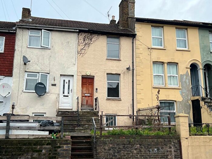 2 Bedroom Terraced House To Rent In Luton Road, Chatham, Kent, ME4