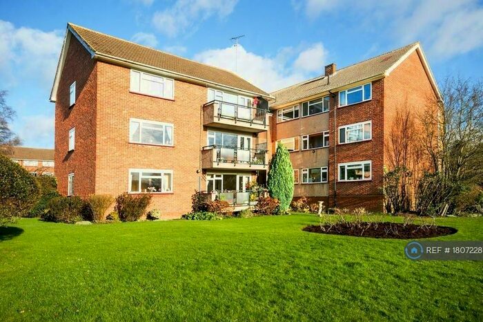 3 Bedroom Flat To Rent In Hatch End, Pinner, HA5