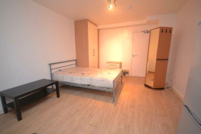 Studio To Rent In London Road, Reading, Berkshire, RG1