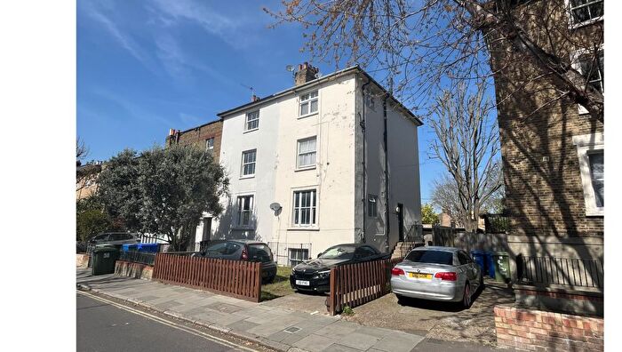 2 Bedroom Flat For Sale In B Choumert Road, Peckham, London, SE15