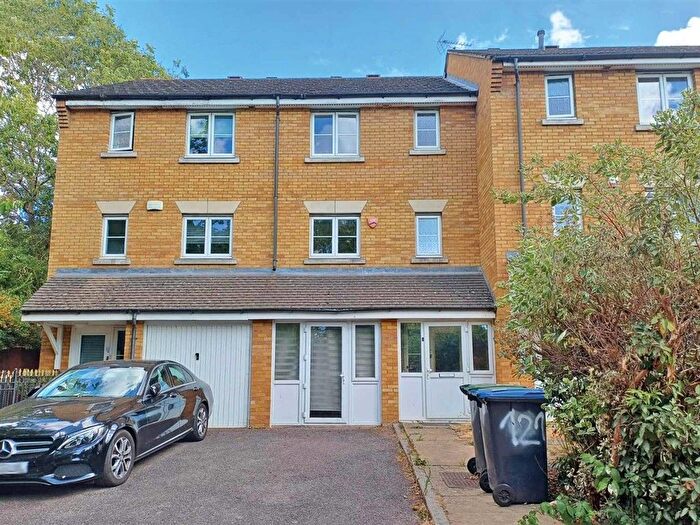 5 Bedroom Semi-Detached House For Sale In Westminster Drive, London, N13