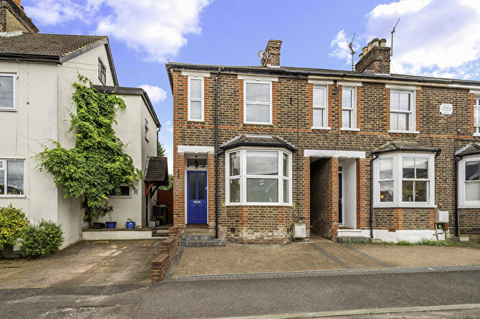 3 Bedroom End Of Terrace House To Rent In Glovers Road, RH2